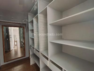 Apartamento de 3 alcobas en arriendo en Loma De Los Parra, Medellín, 155 m² · foto 10 de 20