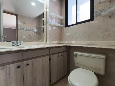 Apartamento de 3 alcobas en arriendo en Loma De Los Parra, Medellín, 155 m² · foto 11 de 20