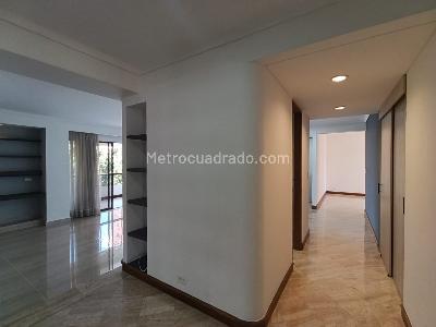 Apartamento de 3 alcobas en arriendo en Loma De Los Parra, Medellín, 155 m² · foto 12 de 20