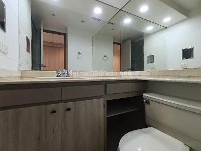 Apartamento de 3 alcobas en arriendo en Loma De Los Parra, Medellín, 155 m² · foto 14 de 20