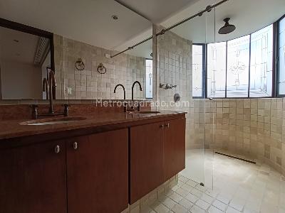 Apartamento de 3 alcobas en arriendo en El Tesoro, Medellín, 170 m² · foto 15 de 20