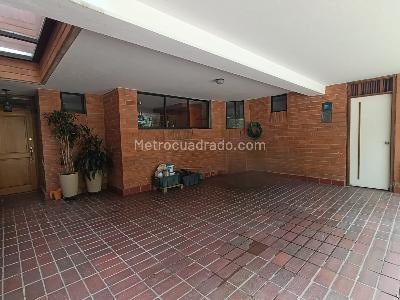 Casa de 4 alcobas en arriendo en El Tesoro, Medellín, 280 m² · foto 2 de 20