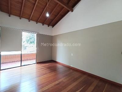 Casa de 4 alcobas en arriendo en El Tesoro, Medellín, 280 m² · foto 5 de 20