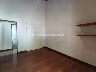 Casa de 4 alcobas en arriendo en El Tesoro, Medellín, 280 m² · foto 7 de 20