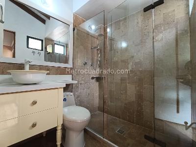 Casa de 4 alcobas en arriendo en El Tesoro, Medellín, 280 m² · foto 8 de 20