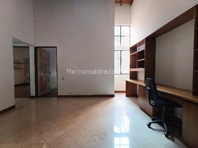 Casa de 4 alcobas en arriendo en El Tesoro, Medellín, 280 m² · foto 15 de 20