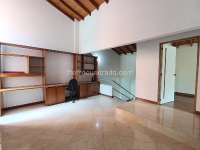 Casa de 4 alcobas en arriendo en El Tesoro, Medellín, 280 m² · foto 16 de 20