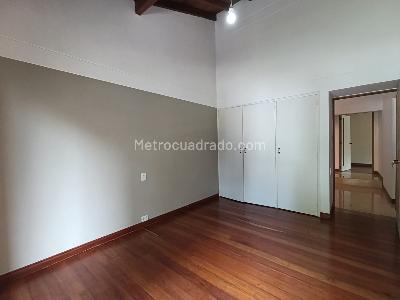 Casa de 4 alcobas en arriendo en El Tesoro, Medellín, 280 m² · foto 17 de 20