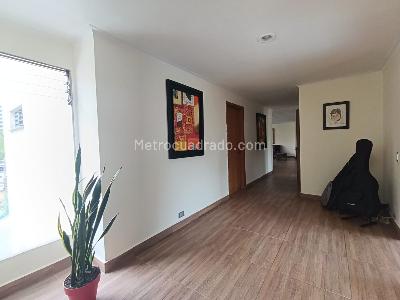 Apartamento de 4 alcobas en arriendo en Patio Bonito, Medellín, 220 m² · foto 11 de 18