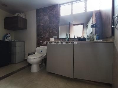 Apartamento de 4 alcobas en arriendo en Patio Bonito, Medellín, 220 m² · foto 13 de 18