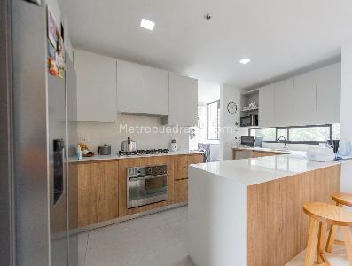 Apartamento de 3 alcobas en arriendo en Altos Del Poblado Cola Del Zorro, Medellín, 175 m² · foto 2 de 13