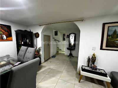 Casa de 5 alcobas en venta en Santa Ana, Bello, 36 m² · foto 2 de 8