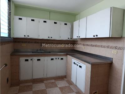 Apartamento en venta en La Candelaria, Medellín · foto 3 de 14
