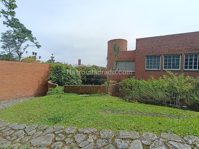 Casa – Envigado, Valle de Aburrá - Más