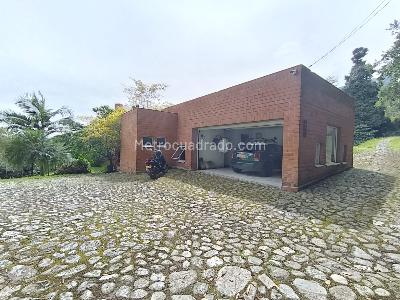 Casa de 4 alcobas en arriendo en Loma Del Escobero Envigado, Envigado, 342 m² · foto 6 de 20