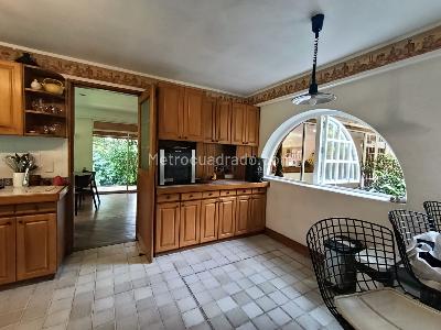 Casa de 4 alcobas en arriendo en Loma Del Escobero Envigado, Envigado, 342 m² · foto 13 de 20