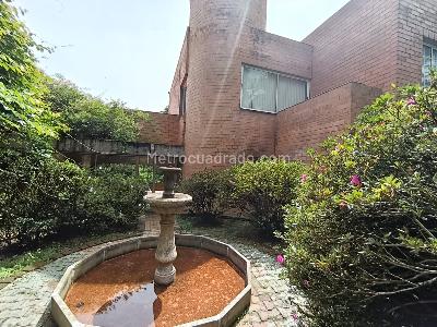 Casa de 4 alcobas en arriendo en Loma Del Escobero Envigado, Envigado, 342 m² · foto 19 de 20