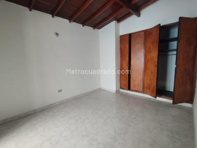 Casa de 5 alcobas en arriendo en San Marcos, Envigado, 180 m² · foto 8 de 15