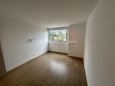 Apartamento de 3 alcobas en arriendo en El Tesoro, Medellín, 119 m² · foto 3 de 13