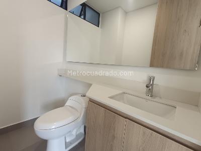 Apartamento de 2 alcobas en arriendo en El Tesoro, Medellín, 98 m² · foto 6 de 16