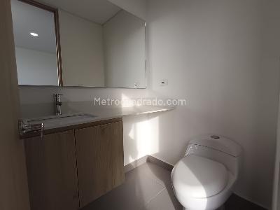 Apartamento de 2 alcobas en arriendo en El Tesoro, Medellín, 98 m² · foto 10 de 16