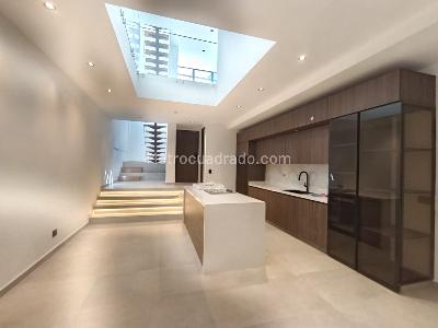 Casa de 3 alcobas en arriendo en El Tesoro, Medellín, 275 m² · foto 1 de 16