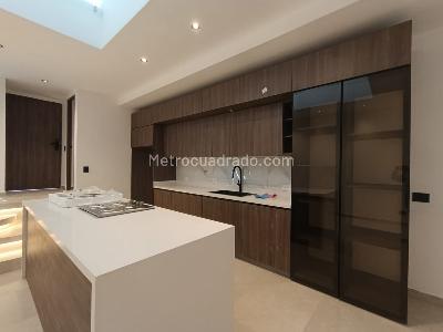 Casa de 3 alcobas en arriendo en El Tesoro, Medellín, 275 m² · foto 2 de 16