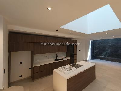 Casa de 3 alcobas en arriendo en El Tesoro, Medellín, 275 m² · foto 3 de 16