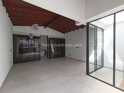 Casa de 3 alcobas en arriendo en El Tesoro, Medellín, 275 m² · foto 5 de 16