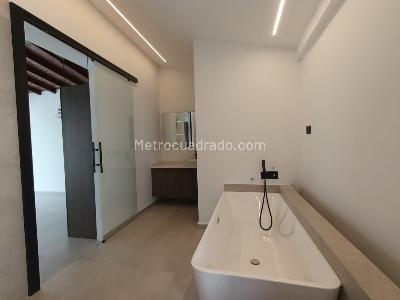 Casa de 3 alcobas en arriendo en El Tesoro, Medellín, 275 m² · foto 7 de 16