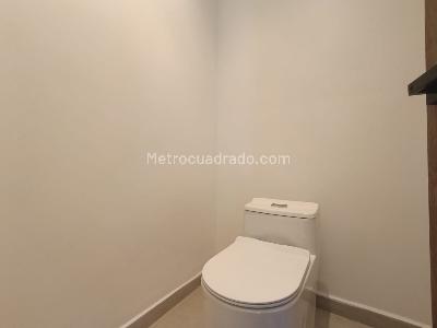 Casa de 3 alcobas en arriendo en El Tesoro, Medellín, 275 m² · foto 8 de 16