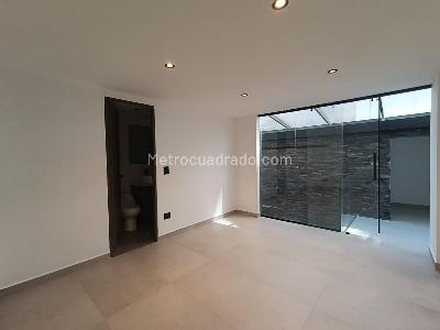 Casa de 3 alcobas en arriendo en El Tesoro, Medellín, 275 m² · foto 12 de 16