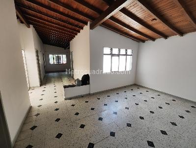 Casa de 5 alcobas en arriendo en Laureles Medellin, Medellín, 300 m² · foto 18 de 20