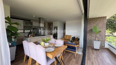 Apartamento de 3 alcobas en arriendo en Loma Del Escobero Envigado, Envigado, 120 m² · foto 2 de 16