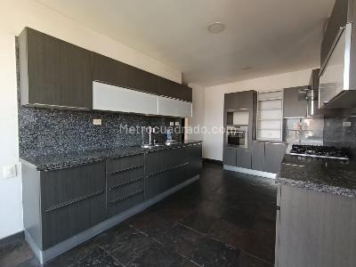 Apartamento de 3 alcobas en arriendo en Alejandria, Medellín, 262 m² · foto 8 de 20
