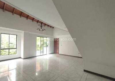 Apartamento de 4 alcobas en arriendo en El Portal, Envigado, 200 m² · foto 3 de 20