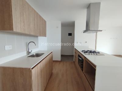 Apartamento de 3 alcobas en arriendo en El Porvenir Rio Negro, Rionegro, 89 m² · foto 2 de 16