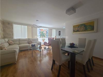 Apartamento de 3 alcobas en venta en Loma De Los Bernal, Medellín, 148 m² · foto 3 de 15