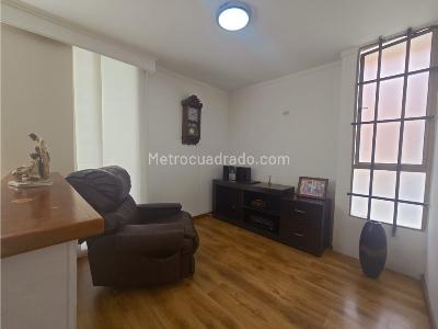 Apartamento de 3 alcobas en venta en Loma De Los Bernal, Medellín, 148 m² · foto 5 de 15