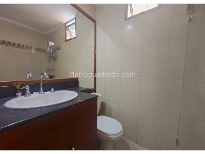 Apartamento de 3 alcobas en venta en Loma De Los Bernal, Medellín, 148 m² · foto 10 de 15
