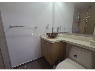 Apartamento de 3 alcobas en venta en Loma De Los Bernal, Medellín, 148 m² · foto 12 de 15