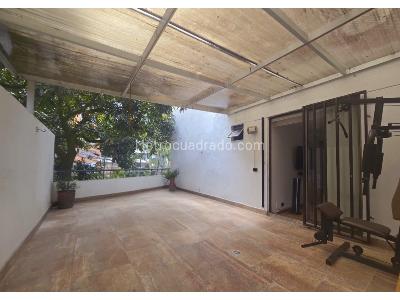 Apartamento de 3 alcobas en venta en Loma De Los Bernal, Medellín, 148 m² · foto 14 de 15