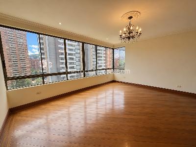 Apartamento de 3 alcobas en arriendo en Loma De Los Parra, Medellín, 208 m² · foto 4 de 20