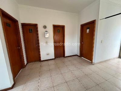 Apartamento de 3 alcobas en arriendo en Loma De Los Parra, Medellín, 208 m² · foto 5 de 20