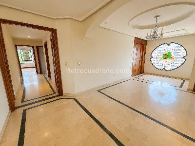 Apartamento de 3 alcobas en arriendo en Loma De Los Parra, Medellín, 208 m² · foto 6 de 20