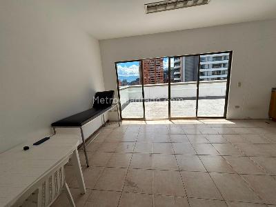 Apartamento de 3 alcobas en arriendo en Loma De Los Parra, Medellín, 208 m² · foto 10 de 20
