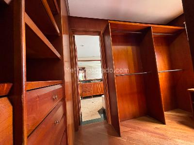 Apartamento de 3 alcobas en arriendo en Loma De Los Parra, Medellín, 208 m² · foto 13 de 20