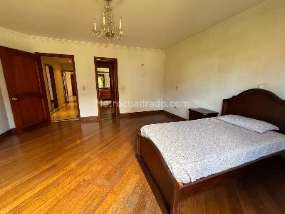 Apartamento de 3 alcobas en arriendo en Loma De Los Parra, Medellín, 208 m² · foto 14 de 20