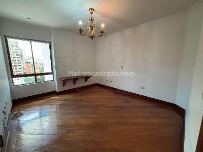 Apartamento de 3 alcobas en arriendo en Loma De Los Parra, Medellín, 208 m² · foto 17 de 20