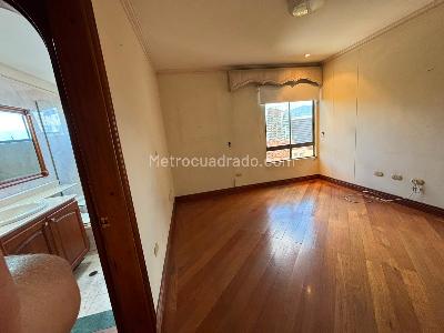 Apartamento de 3 alcobas en arriendo en Loma De Los Parra, Medellín, 208 m² · foto 18 de 20